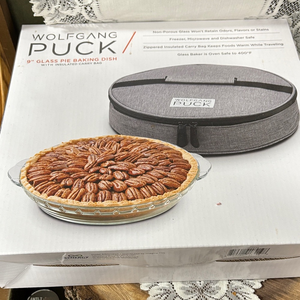 Wolfgang Puck Glass Pie Baking Dish with Insulated Carry Bag
